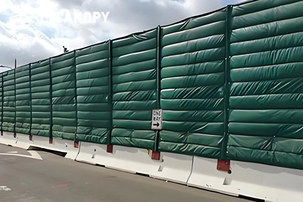 Meilleurs avantages de l'utilisation de clôtures en bande de PVC dans les milieux industriels