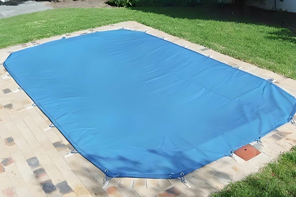 Les avantages d'utiliser la bâche de PVC pour les couvertures de piscine