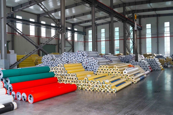 Application de la bâche de PVC de piscine