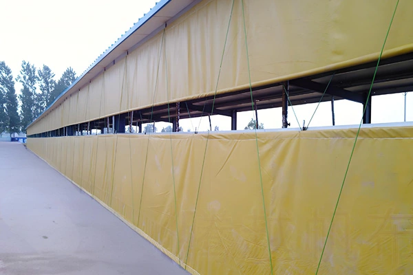 Caractéristiques de la bâche de race de PVC